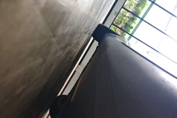 Used Tesla Model Y 2021 Long-Range All-Wheel-Drive Version 3D7 Right Side Sill