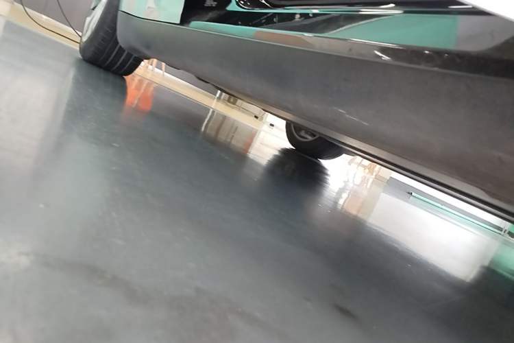 Used Tesla Model Y 2021 Standard Range Rear-Wheel Drive Version Right Side Sill