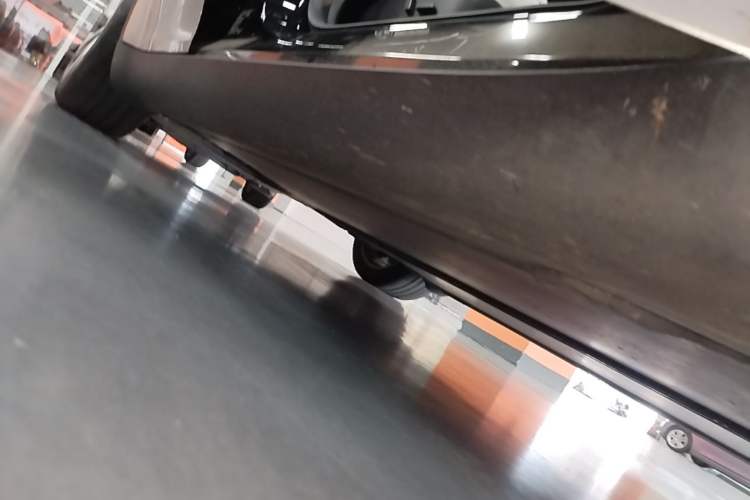 Used Tesla Model Y 2021 Standard Range Rear-Wheel Drive Version Right Side Sill
