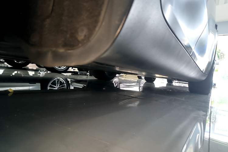 Used Tesla Model Y 2021 Long-Range All-Wheel-Drive Version Right Side Sill