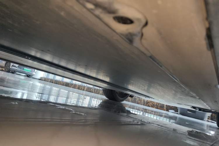Used Tesla Model Y 2021 Performance High-Performance All-Wheel-Drive Version Right Side Sill