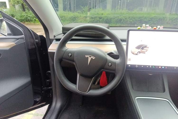 Used Tesla Model Y 2021 Revised Version 2 Long-Range All-Wheel-Drive Edition Steering Wheel