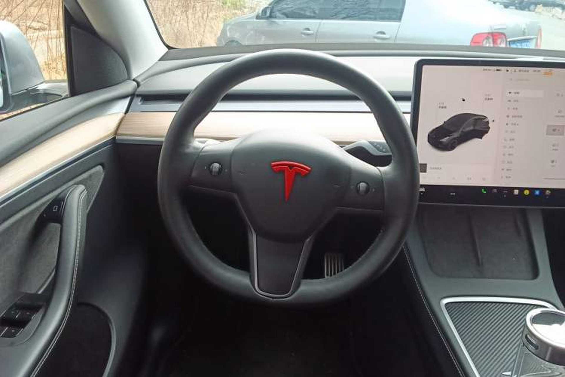 Used Tesla Model Y 2021 Standard Range Rear-Wheel Drive Version Steering Wheel