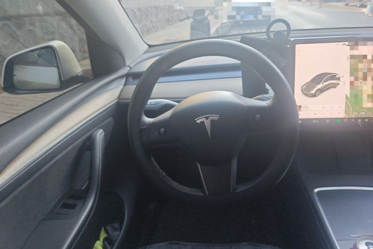 Used Tesla Model Y 2021 Long-Range All-Wheel-Drive Version 3D7 Steering Wheel