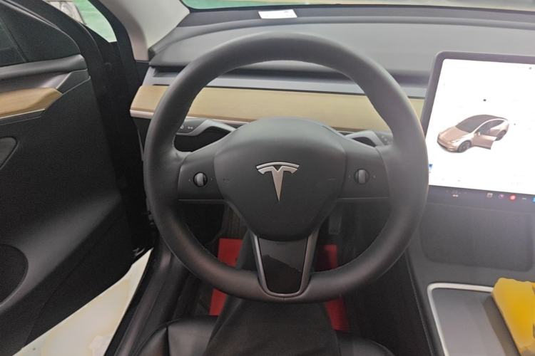 Used Tesla Model Y 2021 Standard Range Rear-Wheel Drive Version Steering Wheel