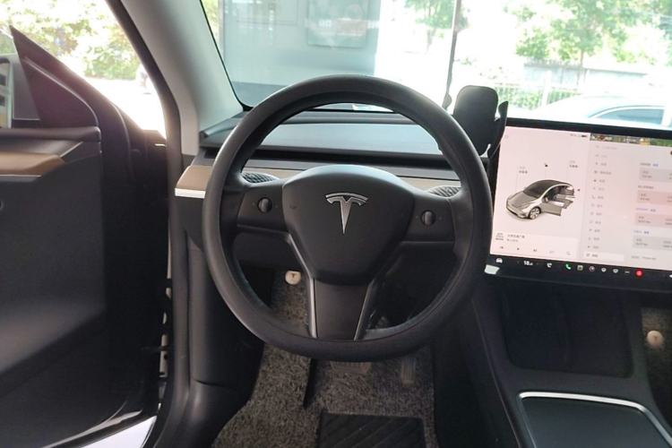 Used Tesla Model Y 2021 Long-Range All-Wheel-Drive Version 3D7 Steering Wheel