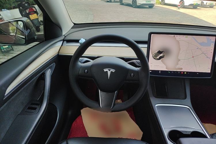 Used Tesla Model Y 2021 Long-Range All-Wheel-Drive Version Steering Wheel
