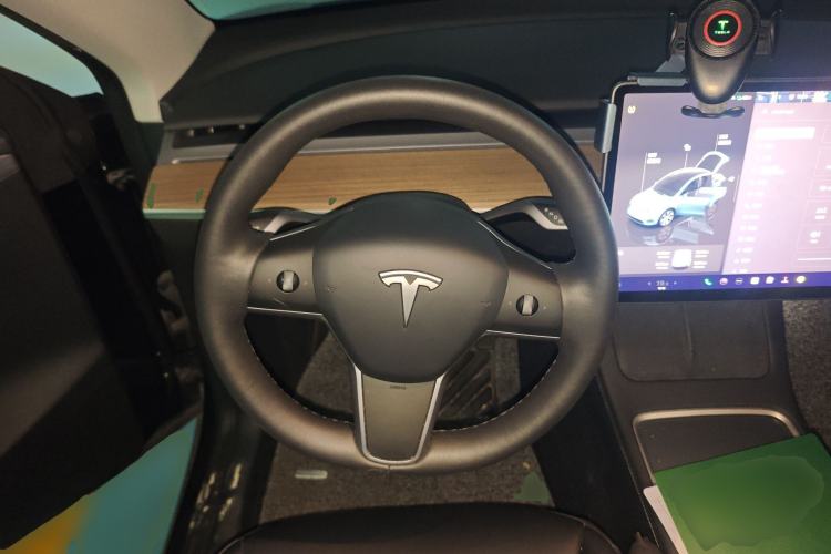 Used Tesla Model Y 2021 Revised Version 2 Long-Range All-Wheel-Drive Edition Steering Wheel