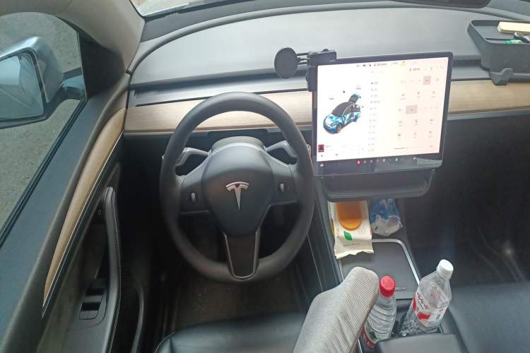 Used Tesla Model Y 2021 Long-Range All-Wheel-Drive Version 3D7 Steering Wheel