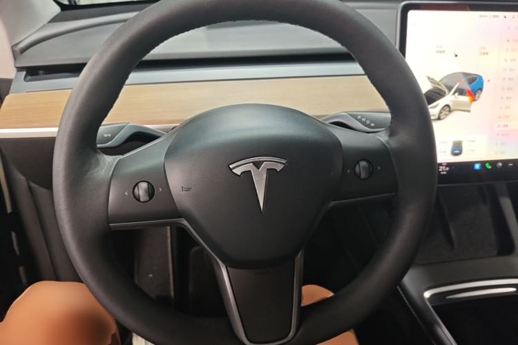 Used Tesla Model Y 2021 Long-Range All-Wheel-Drive Version 3D7 Steering Wheel