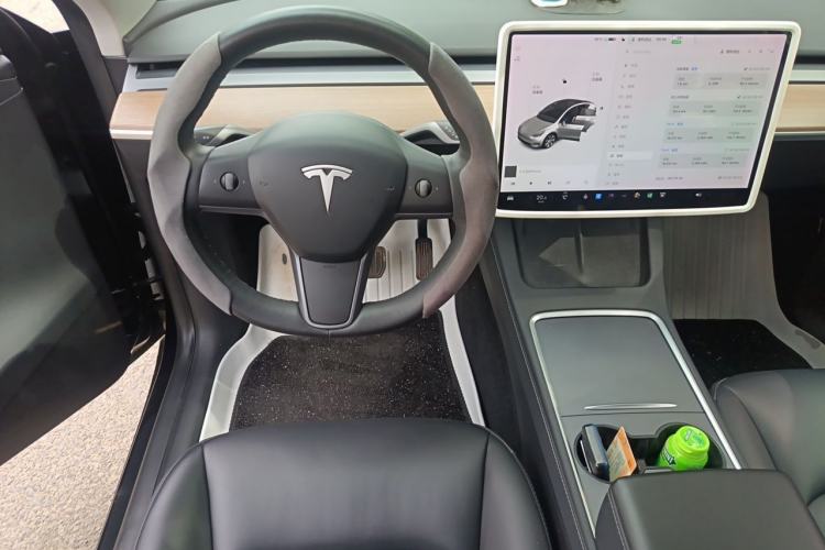 Used Tesla Model Y 2021 Standard Range Rear-Wheel Drive Version Steering Wheel