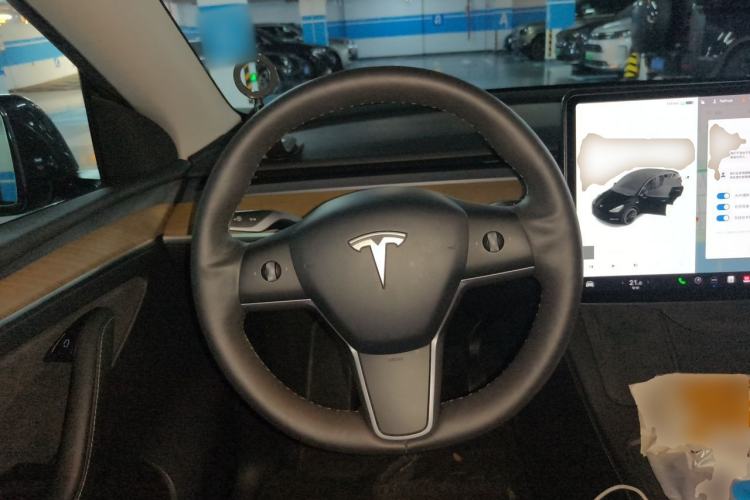 Used Tesla Model Y 2021 Long-Range All-Wheel-Drive Version Steering Wheel