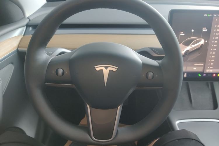 Used Tesla Model Y 2021 Revised Version 2 Long-Range All-Wheel-Drive Edition Steering Wheel