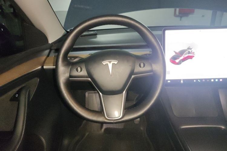 Used Tesla Model Y 2021 Long-Range All-Wheel-Drive Version Steering Wheel