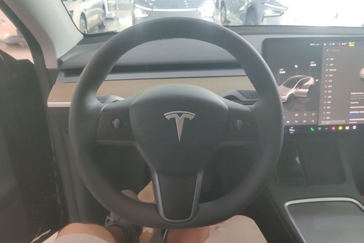 Used Tesla Model Y 2021 Revised Version 2 Long-Range All-Wheel-Drive Edition Steering Wheel