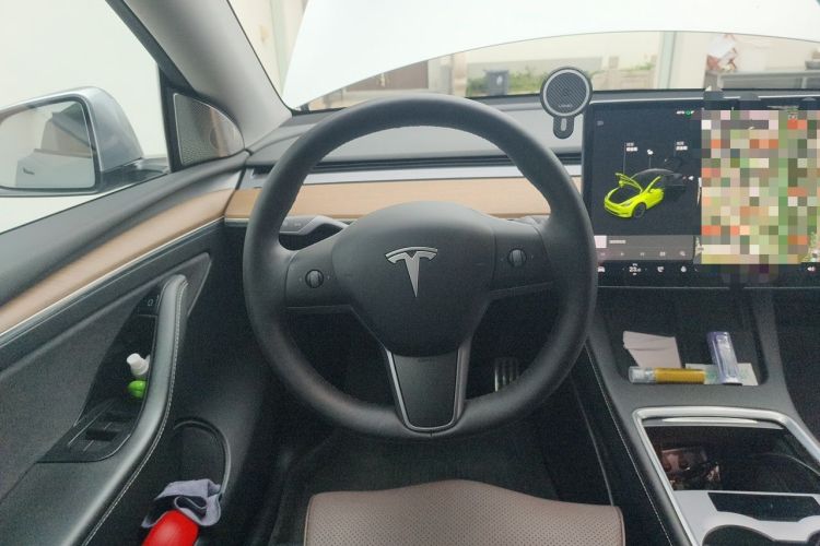 Used Tesla Model Y 2021 Long-Range All-Wheel-Drive Version Steering Wheel