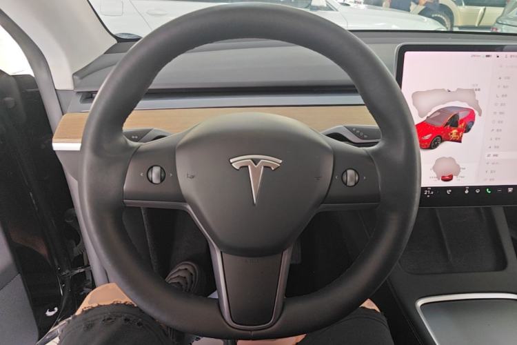 Used Tesla Model Y 2021 Standard Range Rear-Wheel Drive Version Steering Wheel