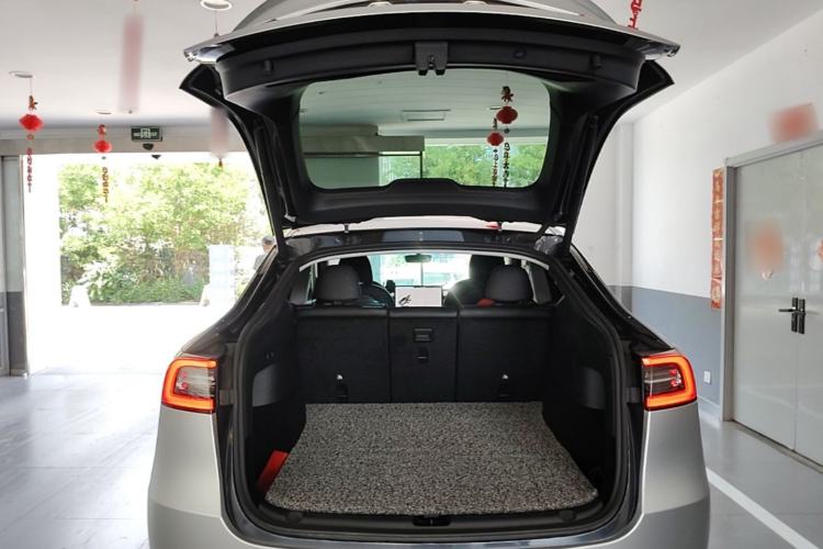 Used Tesla Model Y 2021 Long-Range All-Wheel-Drive Version 3D7 Trunk