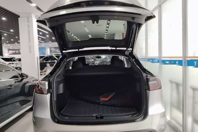 Used Tesla Model Y 2021 Long-Range All-Wheel-Drive Version 3D7 Trunk