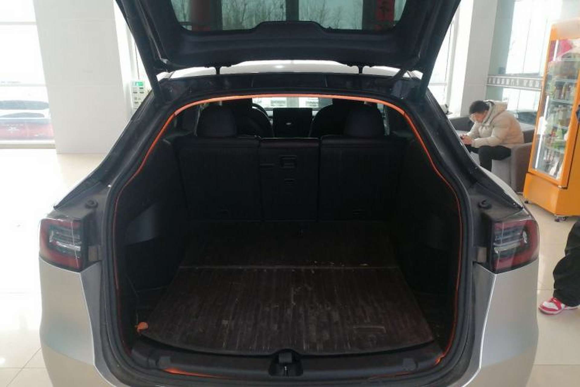 Used Tesla Model Y 2021 Standard Range Rear-Wheel Drive Version Trunk