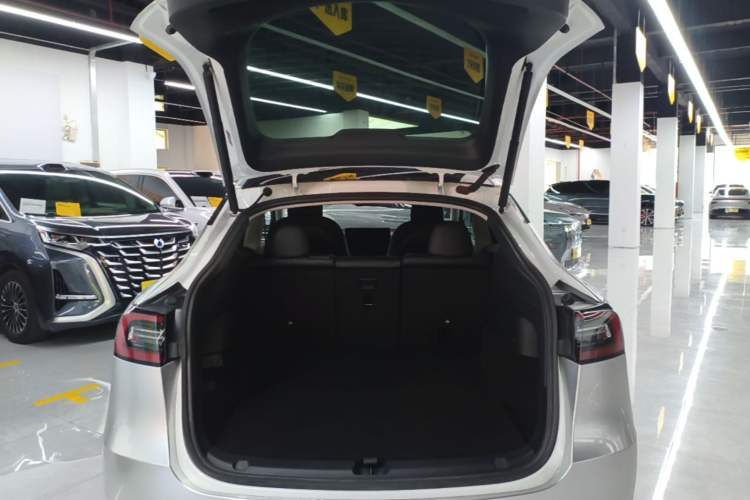 Used Tesla Model Y 2021 Performance High-Performance All-Wheel-Drive Version Trunk