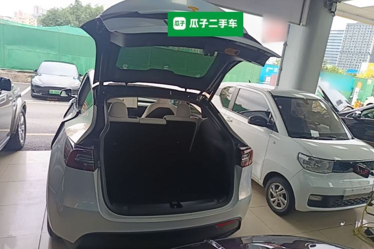 Used Tesla Model Y 2021 Standard Range Rear-Wheel Drive Version Trunk