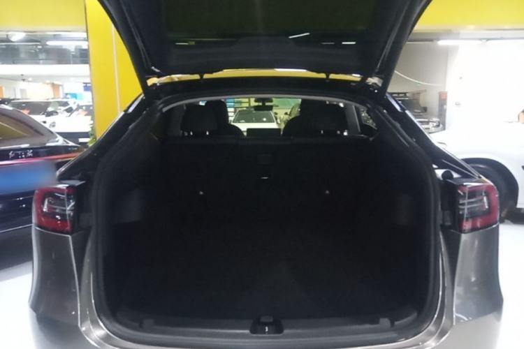 Used Tesla Model Y 2021 Long-Range All-Wheel-Drive Version 3D7 Trunk