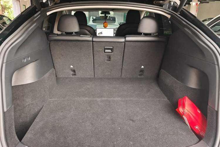 Used Tesla Model Y 2021 Long-Range All-Wheel-Drive Version 3D7 Trunk