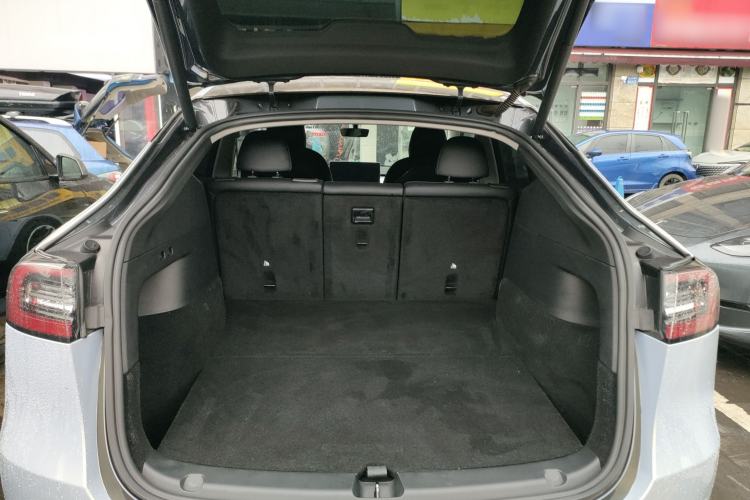 Used Tesla Model Y 2021 Long-Range All-Wheel-Drive Version 3D7 Trunk