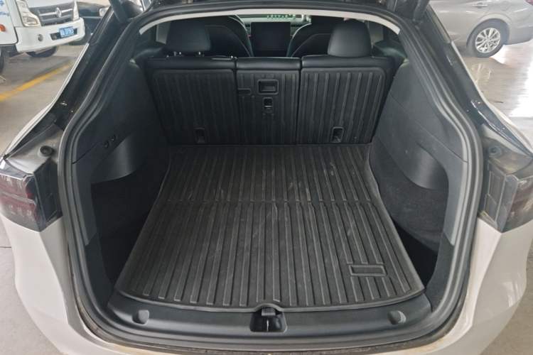 Used Tesla Model Y 2021 Standard Range Rear-Wheel Drive Version Trunk