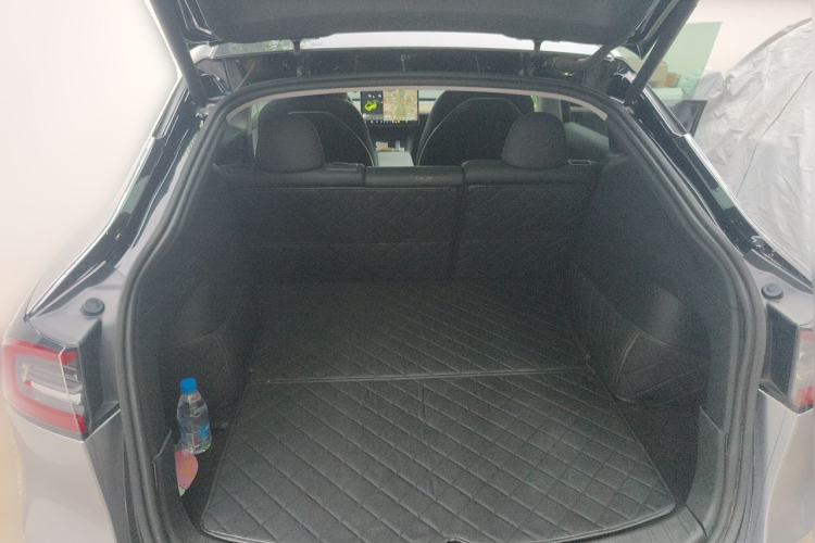 Used Tesla Model Y 2021 Long-Range All-Wheel-Drive Version Trunk