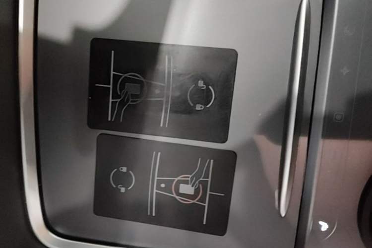 Used Tesla Model Y 2021 Long-Range All-Wheel-Drive Version 3D7 Vehicle Key