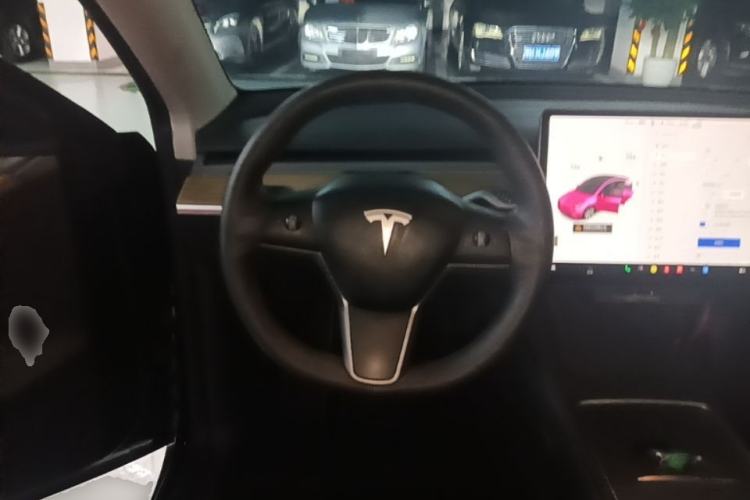 Used Tesla Model Y 2021 Long-Range All-Wheel-Drive Version Steering Wheel