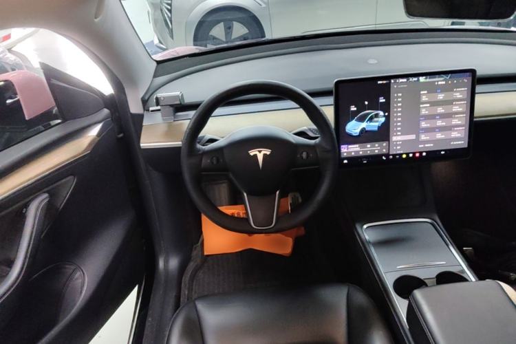 Used Tesla Model Y 2021 Standard Range Rear-Wheel Drive Version Steering Wheel