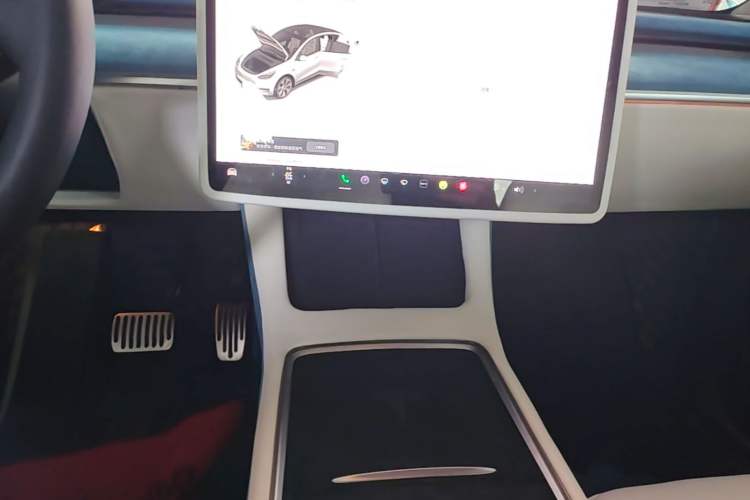 Used Tesla Model Y 2021 Long-Range All-Wheel-Drive Version 3D7 Audio And AC Panel