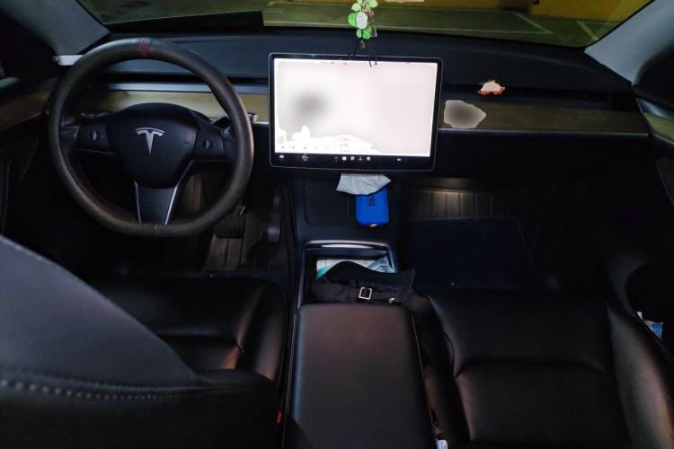 Used Tesla Model Y 2021 Long-Range All-Wheel-Drive Version Center Console