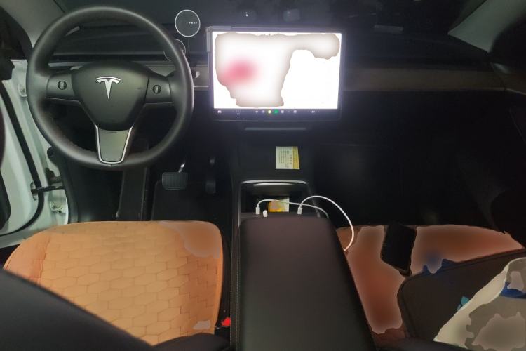 Used Tesla Model Y 2021 Standard Range Rear-Wheel Drive Version Center Console