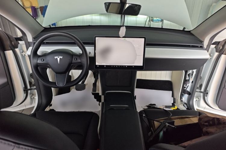 Used Tesla Model Y 2021 Standard Range Rear-Wheel Drive Version Center Console
