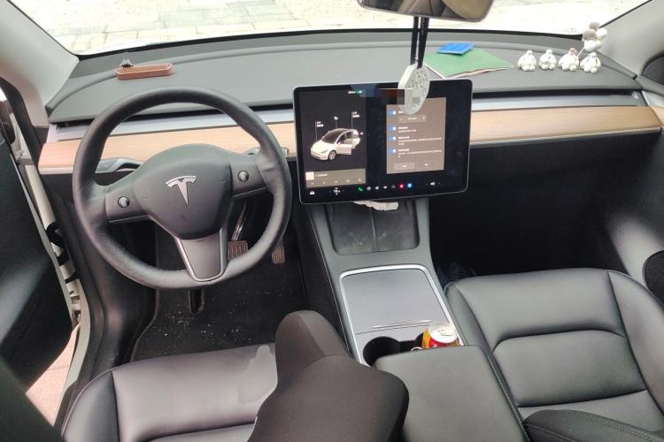 Used Tesla Model Y 2021 Long-Range All-Wheel-Drive Version Center Console