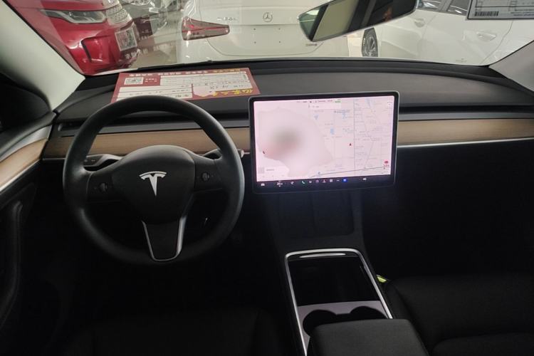 Used Tesla Model Y 2021 Standard Range Rear-Wheel Drive Version Center Console