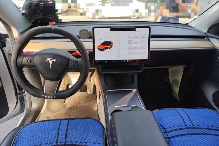 Used Tesla Model Y 2021 Standard Range Rear-Wheel Drive Version Center Console