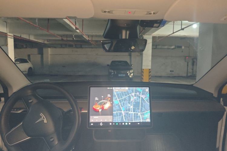 Used Tesla Model Y 2021 Standard Range Rear-Wheel Drive Version Center Console