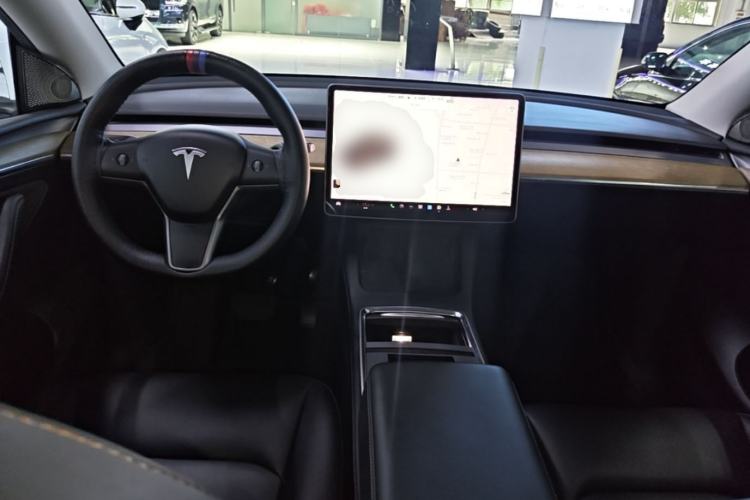 Used Tesla Model Y 2021 Long-Range All-Wheel-Drive Version Center Console