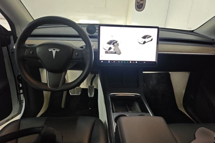 Used Tesla Model Y 2021 Long-Range All-Wheel-Drive Version Center Console