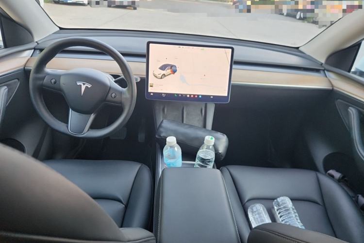Used Tesla Model Y 2021 Standard Range Rear-Wheel Drive Version Center Console