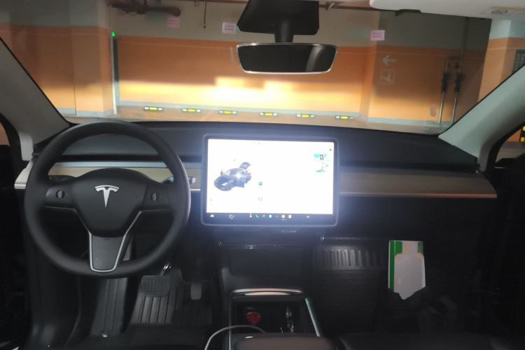 Used Tesla Model Y 2021 Standard Range Rear-Wheel Drive Version Center Console