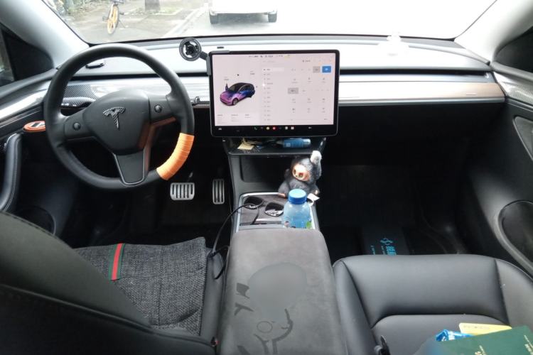 Used Tesla Model Y 2021 Standard Range Rear-Wheel Drive Version Center Console