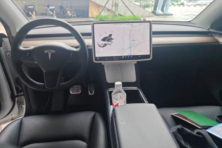Used Tesla Model Y 2021 Standard Range Rear-Wheel Drive Version Center Console