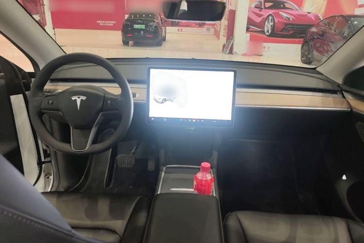 Used Tesla Model Y 2021 Standard Range Rear-Wheel Drive Version Center Console