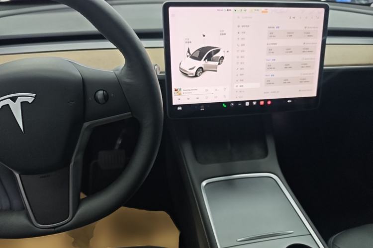 Used Tesla Model Y 2021 Long-Range All-Wheel-Drive Version Center Console